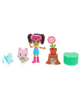 DreamWorks Gabby?s Dollhouse, Flower-rific Garden Set with 2 Toy Figures, 2 Accessories, Delivery and Furniture Piece