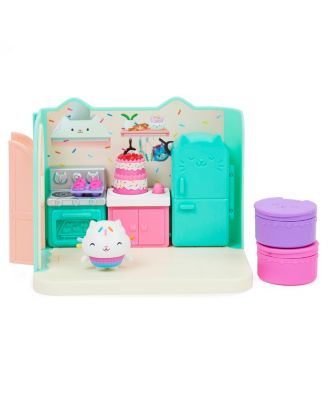 DreamWorks Gabby?s Dollhouse, Bakey with Cakey Kitchen with Figure and 3 Accessories, 3 Furniture Pieces and 2 Deliveries