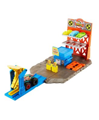 Monster Trucks, Demo Derby Playset with Truck & 3 Crushable Toy Cars