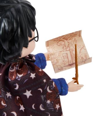 Harry Potter, 8-inch Harry Potter Doll Gift Set with Invisibility Cloak and 5 Doll Accessories image number null