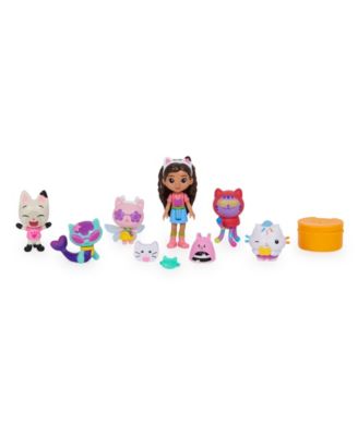 Gabby's Dollhouse, Travel Themed Figure Set with A Gabby Doll, 5 Cat Toy Figures, Surprise Toys Dollhouse Accessories