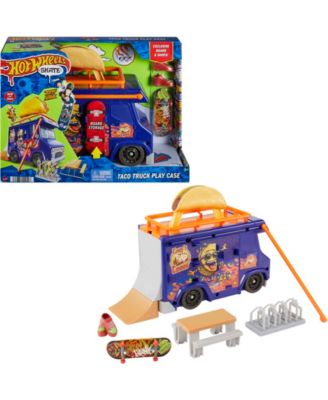 Hot Wheels Skate Taco Truck Play Case with 1 Fingerboard and 1 Pair Of Shoes