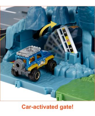 Matchbox Cars Playset with 1:64 Scale Toy SUV, Volcano Escape with Lights and Sounds image number null
