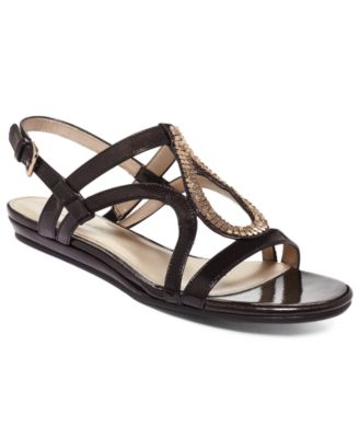 bandolino flat sandals