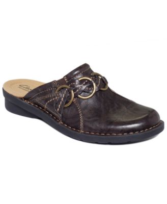 low heel clarks clogs