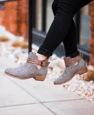 journee collection strap bootie