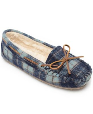 minnetonka cally slipper