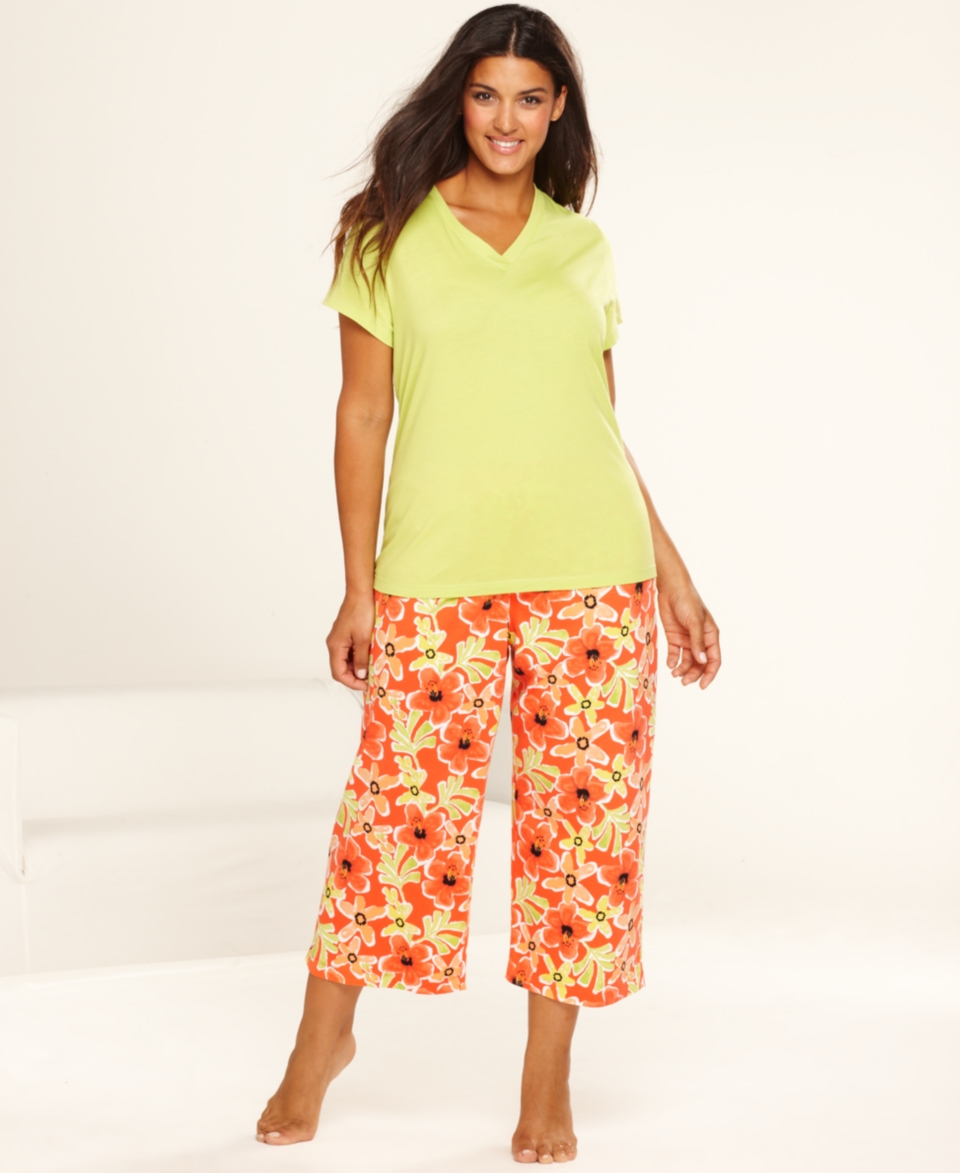 HUE Plus Size Short Sleeve Top and Kiana Floral Capri Pajama Pants   Lingerie   Women