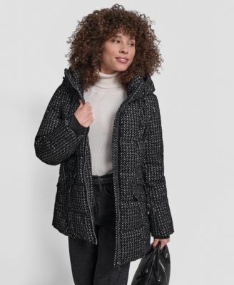 Женское пуховое пальто DKNY с поясом и капюшоном коричневого цвета