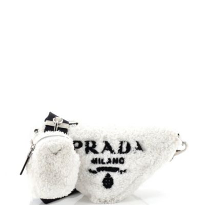 Бывшая в употреблении сумка Prada Mini Triangle с логотипом через плечо на молнии из овечьей шерсти белого цвета