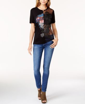 skinny jeans and t shirt