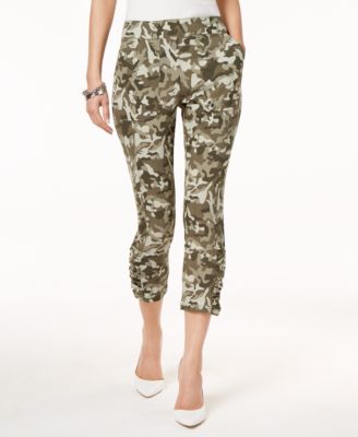 camouflage cropped pants