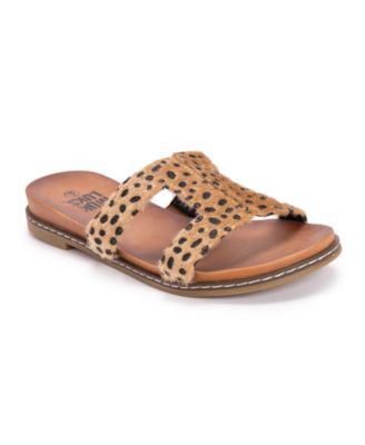 muk luk sport sandals