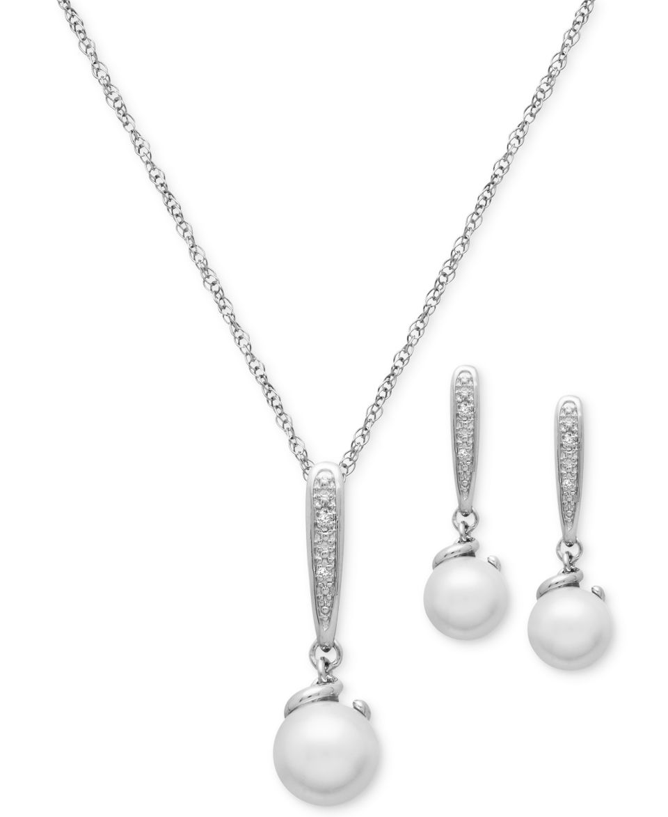 Sterling Silver Cultured Freshwater Pearl (7mm) and Diamond Accent