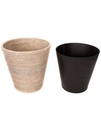 Компания Artifacts Trading Company создала круглую коническую корзину для мусора из ротанга с металлическим вкладышем белого цвета
