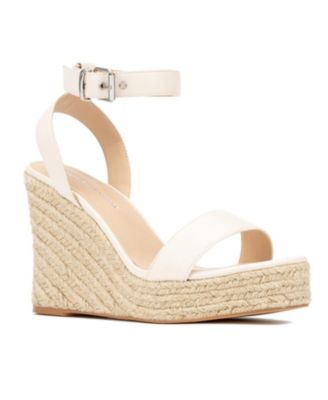 Модные по фигуре женские босоножки на широкой танкетке Gale 20390₽