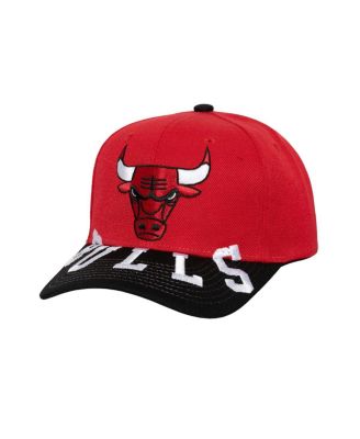 Мужская красно-черная кепка-снэпбэк Pro Crown от Mitchell & Ness от Chicago Bulls Under Arch в двухцветном исполнении