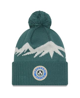 Мужская шапка New Era из зеленого джерси Colorado Rapids 2025 с манжетами на крючках и помпоном