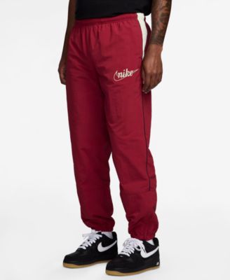 Легкие брюки Nike Men's Sportswear Club красного цвета