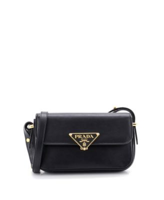 Бывшая в употреблении сумка с треугольным логотипом Prada East West Embleme с клапаном из мягкой телячьей кожи черного цвета