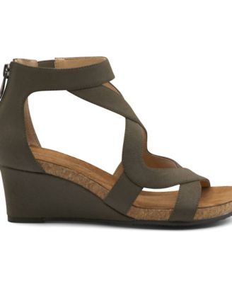 adrienne vittadini platform sandals