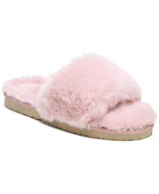 the fluffy slippers