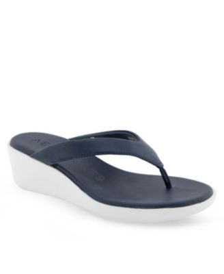 Женские босоножки на танкетке Isha Aerosoles 11790₽