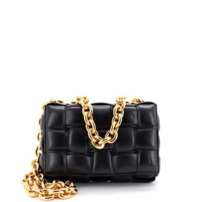 Бывшая в употреблении сумка Bottega Veneta с кассетной цепочкой через плечо из мягкой макси-кожи Intrecciato черного цвета