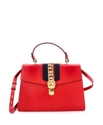 Бывшая в употреблении сумка Gucci Medium Sylvie с верхней ручкой, красная кожа
