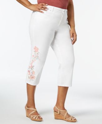 embroidered capris