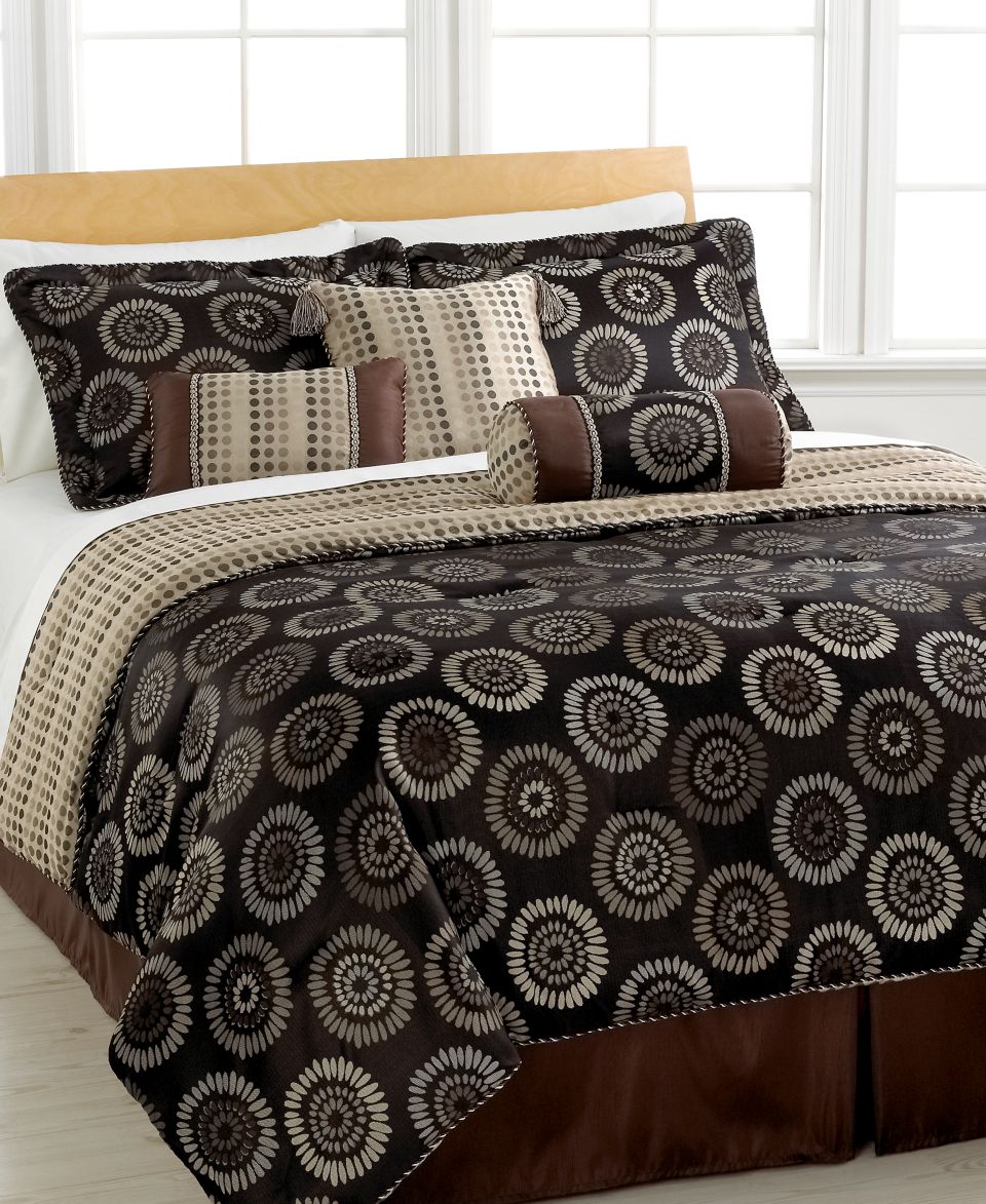 Arcadia 7 Piece Jacquard Queen Comforter Set