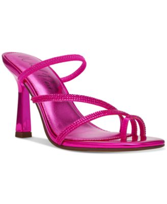 Потрясающая пара босоножек украшенных Ленорой создана для Macys 13890₽