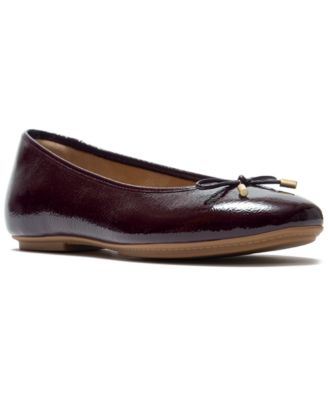 Женские балетки из лакированной кожи с фактурным бантом FitFlop Delicato, красные