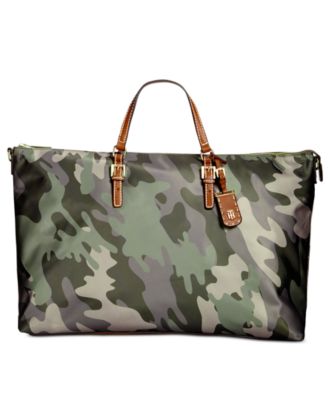 tommy hilfiger camo purse