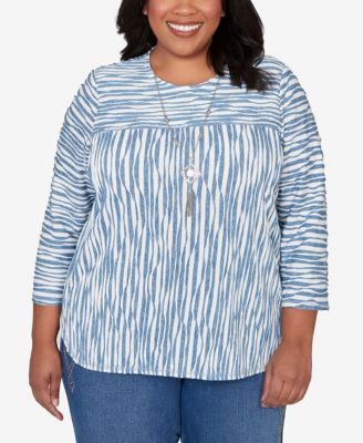 Топ Alfred Dunner Plus Size Austin Novelty с текстурированной вставкой и ожерельем синего цвета