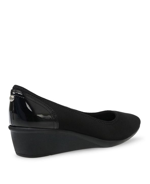 anne klein active pumps