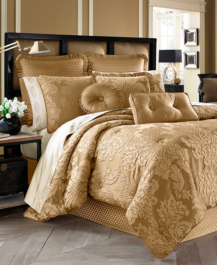 J Queen New York Concord 4 Pc Gold King Comforter Set Reviews Comforters Fashion Bed Bath Macy S I've also found that a lot of queen comforters are full/queen and the hybrid size just isn't quite wide enough to cover the entire mattress down to the box springs or other platform supporting the mattress. j queen new york concord 4 pc gold