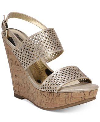 cl by laundry womens distance wedge sandals