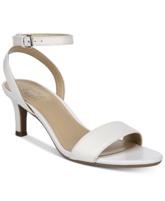 naturalizer hattie sandal