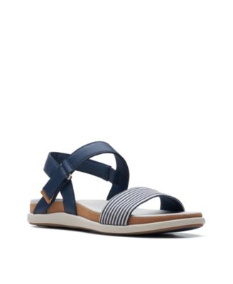 cloud slippers by clarks