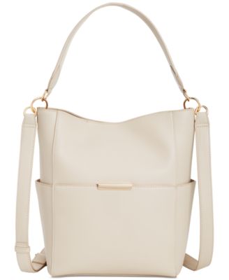 На показе 34-й сумочки Hattie Medium, созданной для Macys