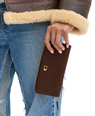 Тонкий кожаный кошелек-гармошка COACH Essential на молнии коричневого цвета