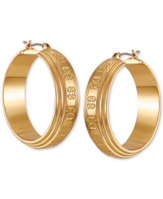 Серьги-кольца с логотипом GUESS золотистого цвета средней фактуры, 2