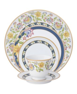Сервиз Noritake Tusker Garden, состоящий из 5 предметов, рассчитан на 1 человека.
