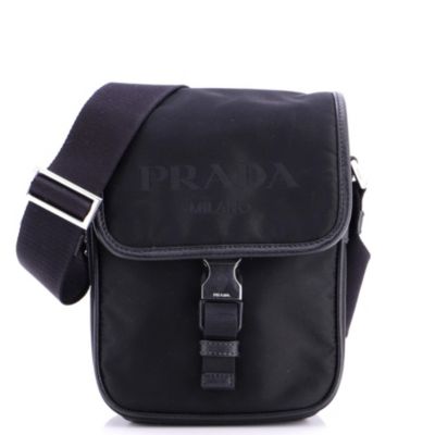Бывшая в употреблении сумка-мессенджер Prada с логотипом и пряжкой, нейлоновая, черная