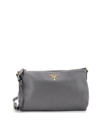 Бывшая в употреблении мини-сумка Prada через плечо на плоской молнии Vitello Daino серого цвета