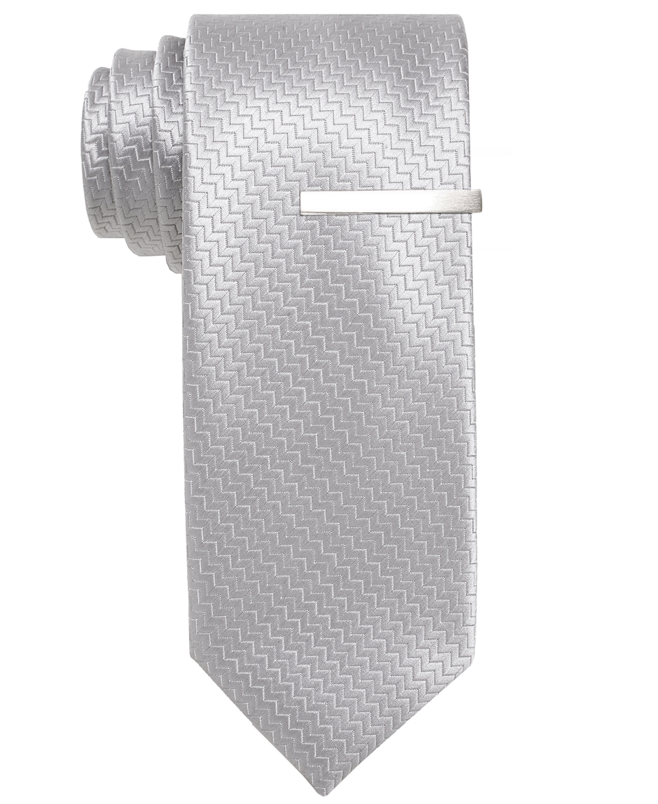 NEW Alfani RED Tie, Zig Zag Solid with Tie Bar