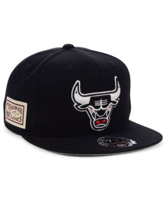 mitchell & ness chicago bulls hat