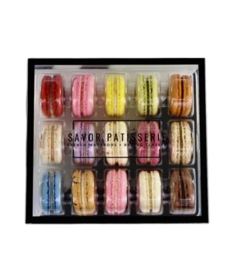 Попробуйте кондитерские изделия The One of Everything French Macarons в упаковке по 15 штук.