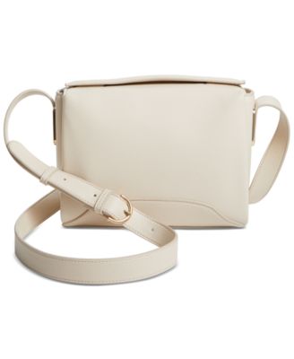 На 34-й Лесли - маленькое кроссбоди, созданное для Macys